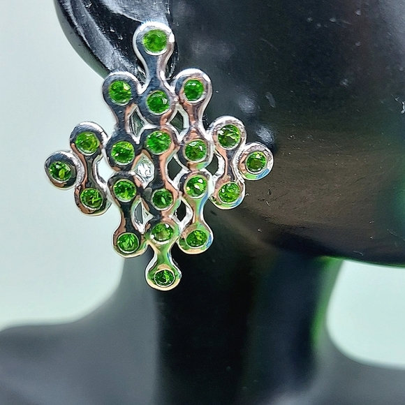 Unheated Round Green Chrome Diopside 2mm 925 Sterling Silver Earrings - Picture 2 of 8